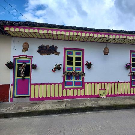 ホテル Hostal Casa Madrigal フィランディア エクステリア 写真