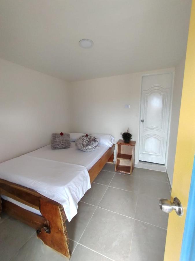 ホテル Hostal Casa Madrigal フィランディア エクステリア 写真