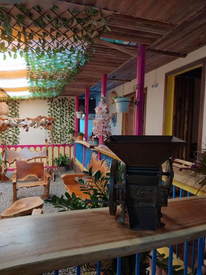 ホテル Hostal Casa Madrigal フィランディア エクステリア 写真